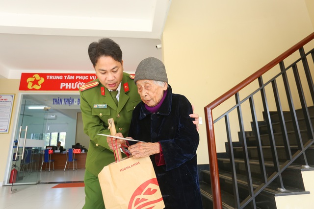 Để người dân khó khăn có cái tết đủ đầy hơn- Ảnh 5. Để người dân khó khăn có cái tết đủ đầy hơn- Ảnh 5.