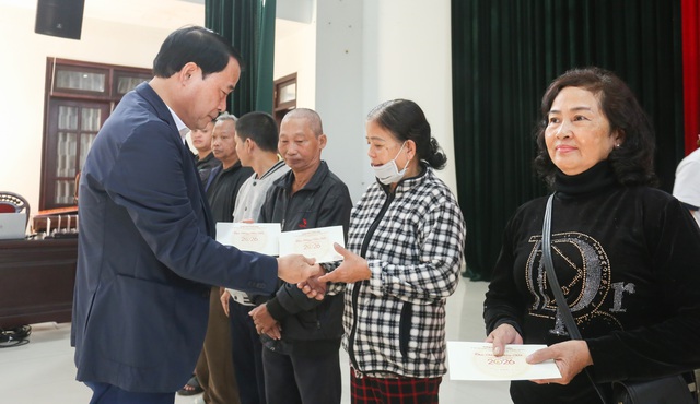 Để người dân khó khăn có cái tết đủ đầy hơn- Ảnh 6. Để người dân khó khăn có cái tết đủ đầy hơn- Ảnh 6.