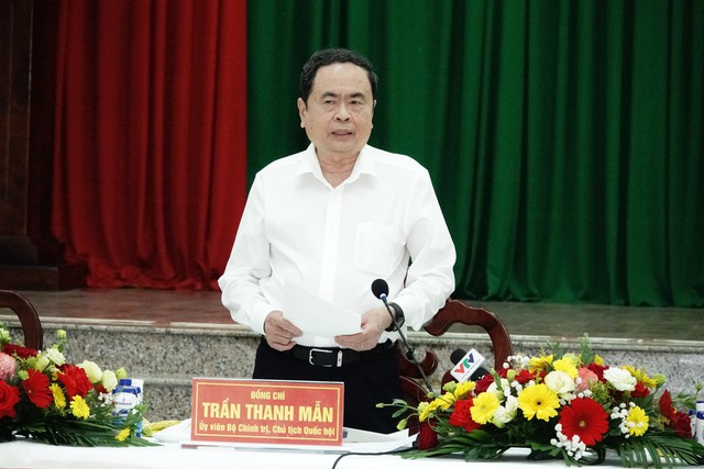 Chủ tịch Quốc hội Trần Thanh Mẫn thăm c&aacute;c khu lưu niệm, tặng qu&agrave; tại Vĩnh Long - Ảnh 2.