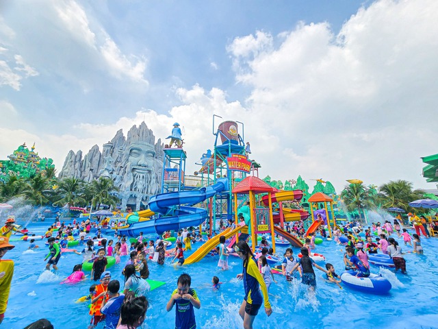 4 ng&agrave;y nghỉ Tết Dương lịch, TP.HCM thu h&uacute;t bao nhi&ecirc;u kh&aacute;ch quốc tế?- Ảnh 2.