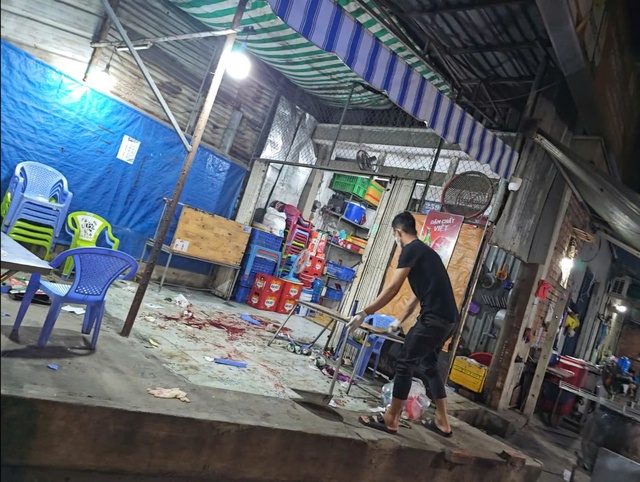 TP.HCM: Điều tra vụ đánh nhau ở quán nhậu khiến một người nhập viện- Ảnh 2. TP.HCM: Điều tra vụ đánh nhau ở quán nhậu khiến một người nhập viện- Ảnh 2.