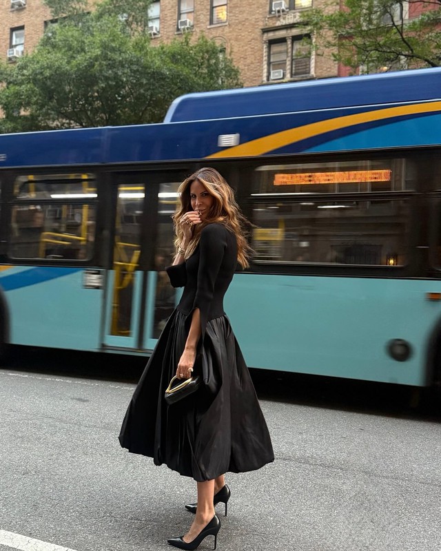 Chân váy chữ A khoác lên diện mạo mới: Phong cách retro vượt thời gian- Ảnh 2.