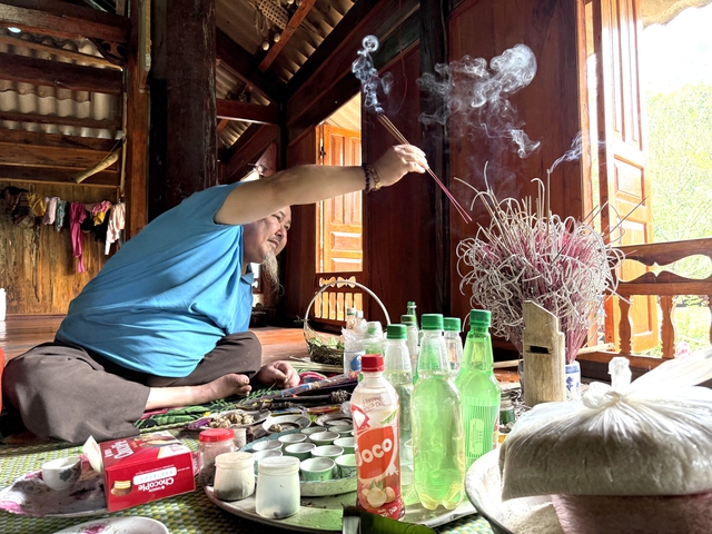 Thầy mo Mường v&agrave; t&uacute;i Kh&oacute;t b&iacute; ẩn  - Ảnh 1.