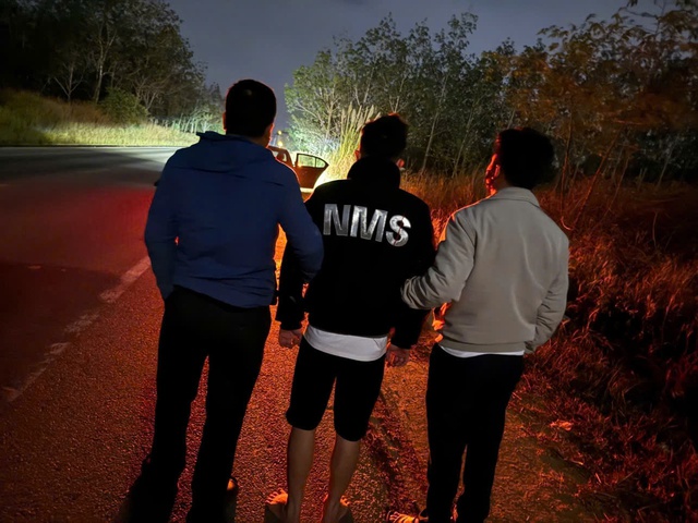 Nghi phạm cướp tiệm vàng ở chợ Nhân Cơ bị bắt sau hơn 60 giờ gây án - Ảnh 1.