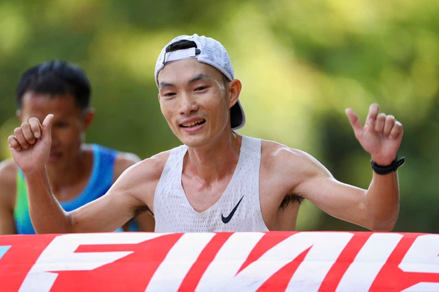 Ho&agrave;ng Nguy&ecirc;n Thanh lần thứ 10 chinh phục danh hiệu 'vua leo n&uacute;i' B&agrave; R&aacute;- Ảnh 5.