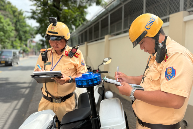Hơn 3.700 xe bị CSGT TP.HCM phạt nguội v&igrave; dừng đỗ sai, chạy qu&aacute; tốc độ - Ảnh 2.