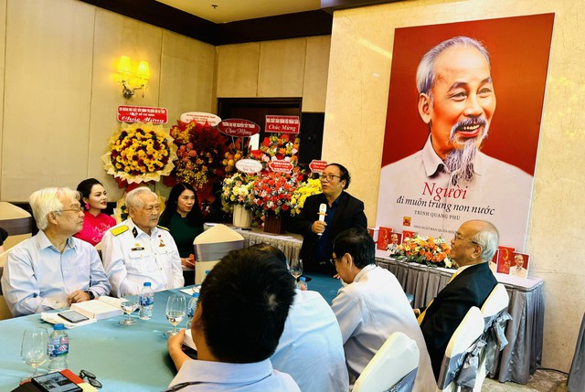 Nh&agrave; thơ Trần Đăng Khoa: 'Viết về B&aacute;c rất kh&oacute; nhưng anh Tr&igrave;nh Quang Ph&uacute; đ&atilde; l&agrave;m xuất sắc'- Ảnh 4.