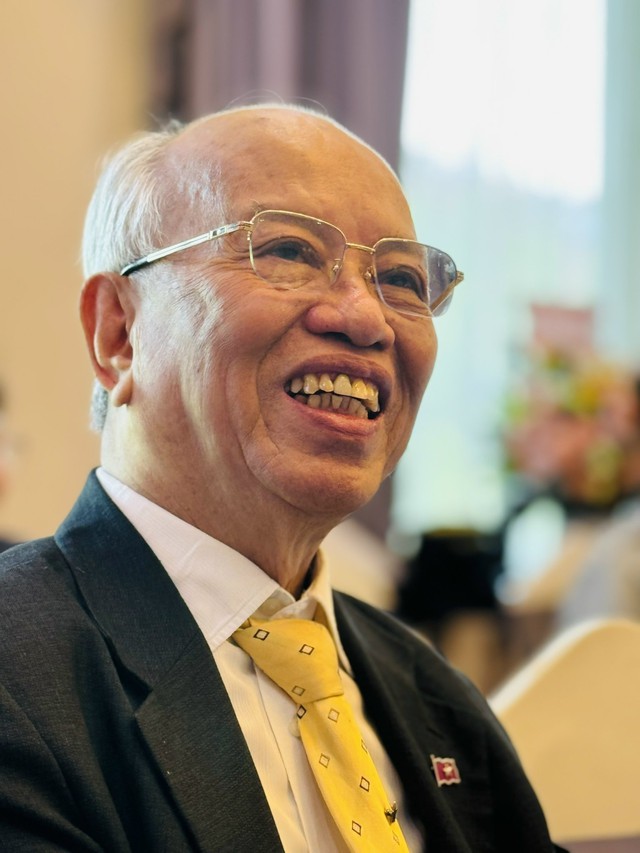 Nh&agrave; thơ Trần Đăng Khoa: 'Viết về B&aacute;c rất kh&oacute; nhưng anh Tr&igrave;nh Quang Ph&uacute; đ&atilde; l&agrave;m xuất sắc'- Ảnh 5.