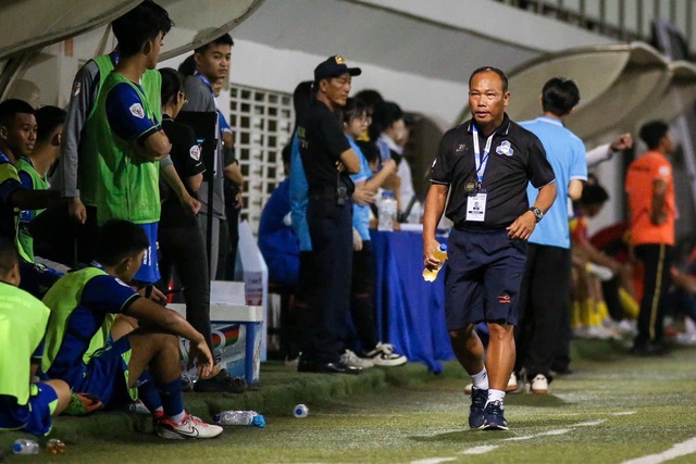 Độc lạ tuyển thủ từng dự v&ograve;ng loại World Cup trở th&agrave;nh HLV giải sinh vi&ecirc;n- Ảnh 2.