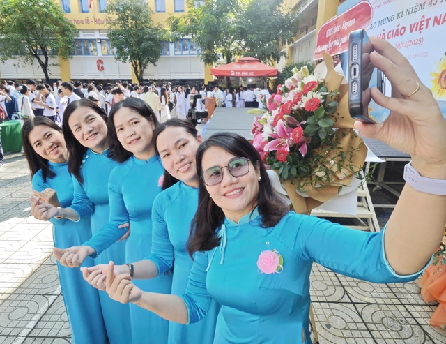 Năm đầu ti&ecirc;n gi&aacute;o vi&ecirc;n được thưởng tết, mức thưởng ra sao? - Ảnh 2.