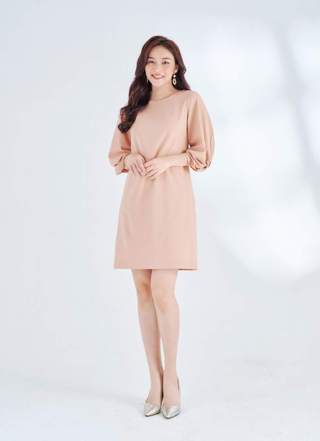 Khi váy suông chọn đứng ngoài cuộc đua phom dáng Khi váy suông chọn đứng ngoài cuộc đua phom dáng - Ảnh 3.