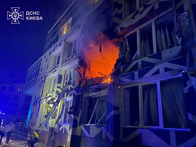 Chiến sự Ukraine ng&agrave;y 1.412: Moscow bị tấn c&ocirc;ng &lsquo;mỗi ng&agrave;y&rsquo;, &ocirc;ng Zelensky cải tổ nội c&aacute;c - Ảnh 1.