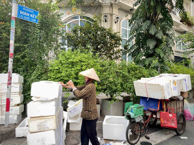 Tất bật mưu sinh khi tết cận kề- Ảnh 1.