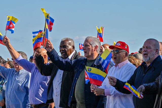 30 công dân Cuba chết trong chiến dịch của Mỹ ở Venezuela, ông Trump cảnh báo Colombia - Ảnh 1.