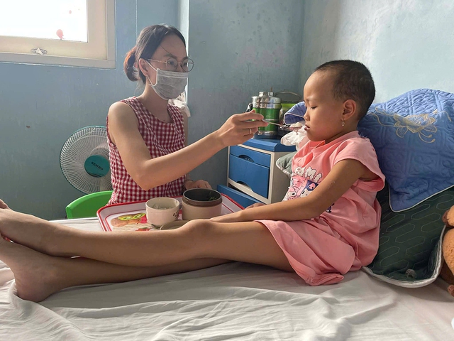Xin giúp đỡ cháu bé 8 tuổi mắc bệnh hiểm nghèo- Ảnh 3. Xin giúp đỡ cháu bé 8 tuổi mắc bệnh hiểm nghèo- Ảnh 3.