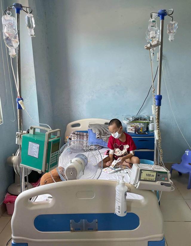Xin giúp đỡ cháu bé 8 tuổi mắc bệnh hiểm nghèo- Ảnh 2. Xin giúp đỡ cháu bé 8 tuổi mắc bệnh hiểm nghèo- Ảnh 2.