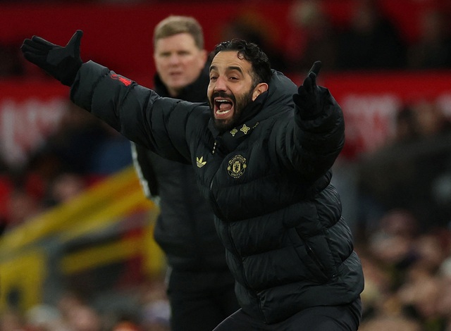 Lộ tình trạng của HLV Amorim sau khi bị M.U sa thải, bỏ túi tiền đền bù 900 tỉ đồng- Ảnh 6. Lộ tình trạng của HLV Amorim sau khi bị M.U sa thải, bỏ túi tiền đền bù 900 tỉ đồng- Ảnh 6.