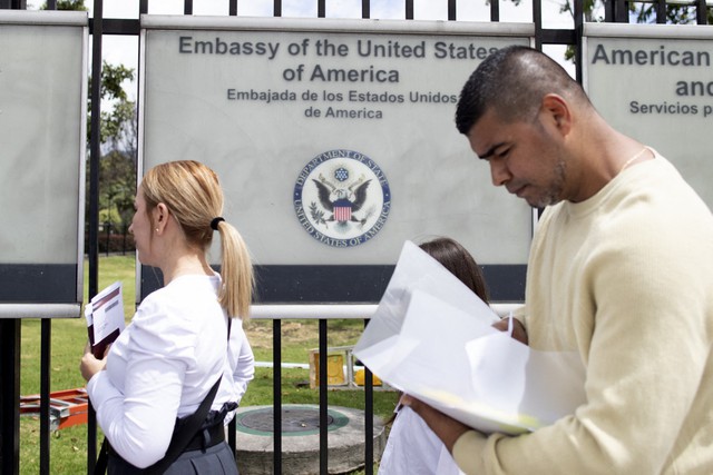 Mỹ tăng số quốc gia phải đ&oacute;ng ph&iacute; cọc visa l&ecirc;n đến 15.000 USD - Ảnh 1.