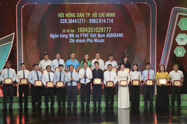 'Tết nghĩa t&igrave;nh' huy động hơn 21 tỉ đồng hỗ trợ n&ocirc;ng d&acirc;n kh&oacute; khăn - Ảnh 1.