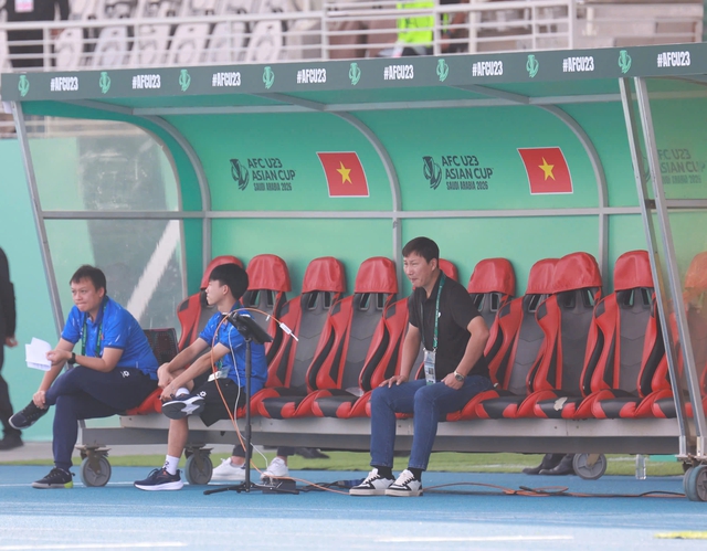 Những quyết định g&acirc;y sốc thật tuyệt vời của HLV Kim Sang-sik - Ảnh 1.