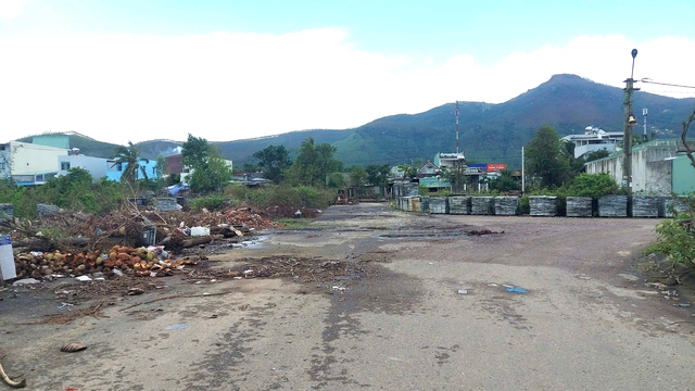 Cơ sở phế liệu, gia c&ocirc;ng đ&aacute; &ldquo;bủa v&acirc;y&rdquo; khu t&aacute;i định cư - Ảnh 4.