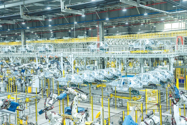 VinFast dẫn dắt thị trường ô tô Việt, người tiêu dùng hưởng lợi toàn diện - Ảnh 3.