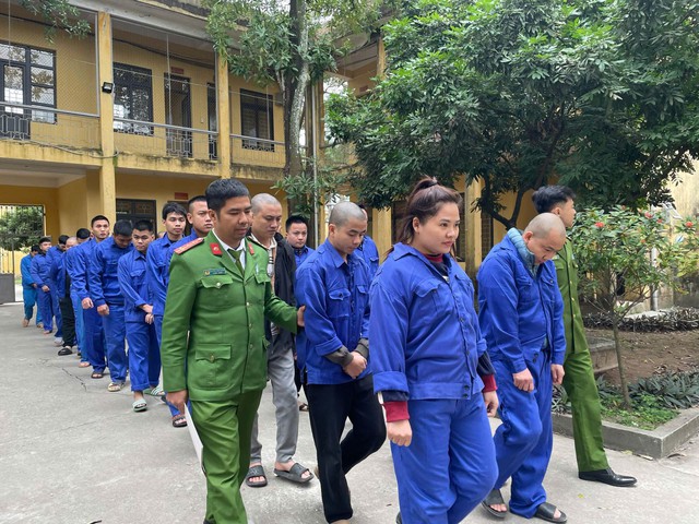 Công an Hưng Yên triệt phá đường dây lừa đảo, đánh bạc 9.300 tỉ đồng - Ảnh 2.