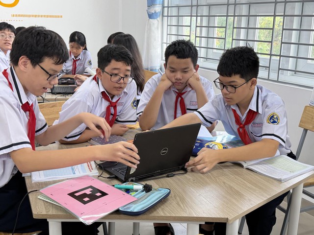 TP.HCM bắt đầu dạy về tr&iacute; tuệ nh&acirc;n tạo: Th&iacute; điểm với học sinh trường n&agrave;o?- Ảnh 2.