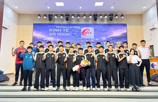 Từ trọng tài V-League đến HLV đội tân binh sinh viên: Lấy U.23 Việt Nam làm tấm gương sáng- Ảnh 3. Từ trọng tài V-League đến HLV đội tân binh sinh viên: Lấy U.23 Việt Nam làm tấm gương sáng- Ảnh 3.