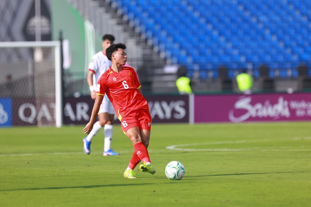 N&oacute;ng: Tiền vệ Th&aacute;i Sơn đứt gần hết d&acirc;y chằng ch&eacute;o trước phải mổ, b&aacute;o động cho d&agrave;n U.23 Việt Nam- Ảnh 1.