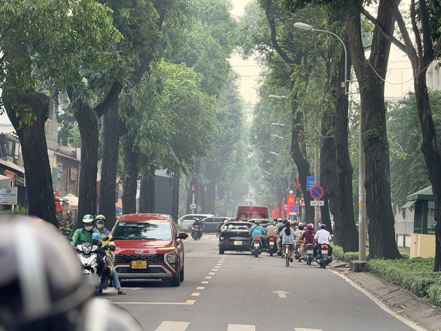 Vì sao bầu trời TP.HCM âm u cả ngày hôm nay? - Ảnh 2.