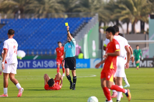 U.23 Việt Nam 'đ&aacute;nh nhanh thắng nhanh' Jordan, đứng đầu bảng A: Trận đấu của VAR, Đ&igrave;nh Bắc v&agrave; Hiểu Minh - Ảnh 5.