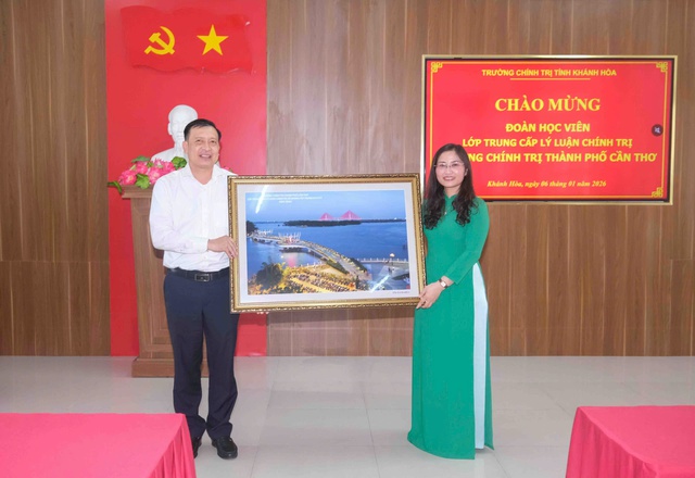 Trường Ch&iacute;nh trị TP.Cần Thơ đưa thực tiễn v&agrave;o gi&aacute;o &aacute;n - Ảnh 1.