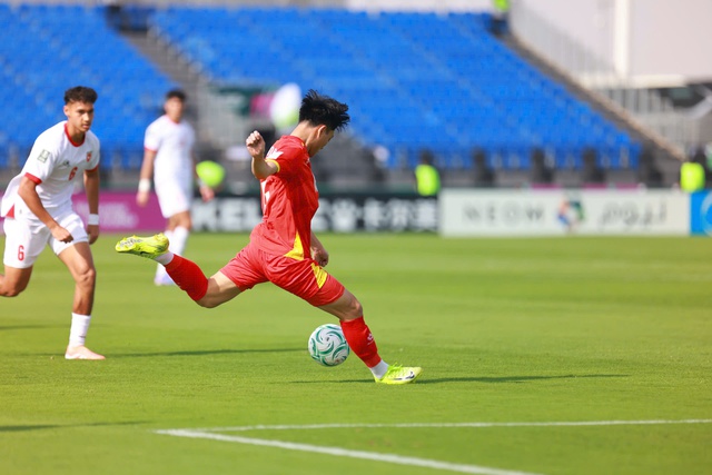 Vietnam U23 1-0 Iordania U23, Campionatul Asiatic 2026: Dinh Bac transformă cu succes lovitura de pedeapsă - Foto 1.