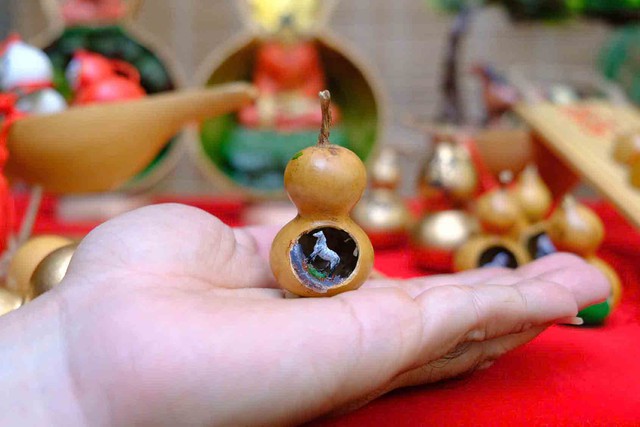 H&ocirc; biến quả bầu hồ l&ocirc; th&agrave;nh những t&aacute;c phẩm độc đ&aacute;o - Ảnh 5.