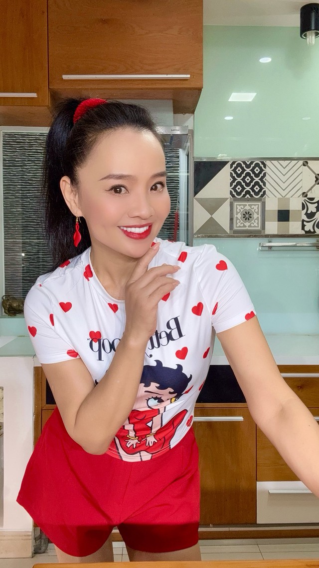 Sắc vóc trẻ trung, quyến rũ của diễn viên Hoài An ở tuổi ngoài 50 - Ảnh 7.