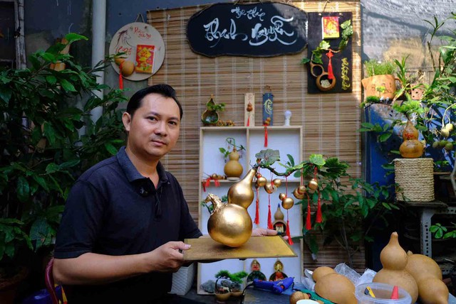 H&ocirc; biến quả bầu hồ l&ocirc; th&agrave;nh những t&aacute;c phẩm độc đ&aacute;o - Ảnh 1.