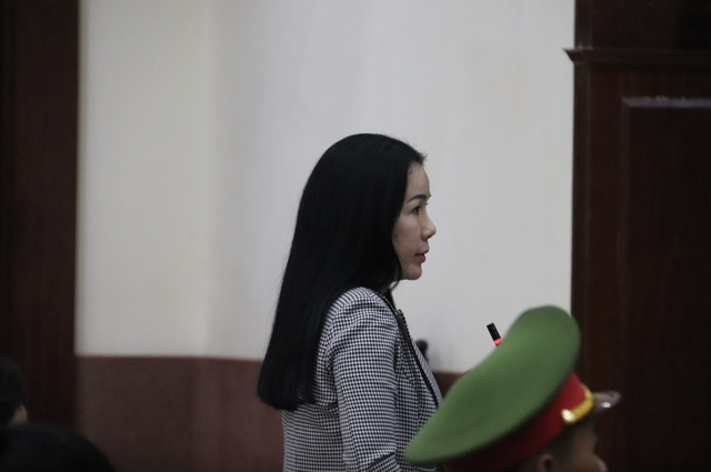 Đinh Thị Lan bị truy tố v&igrave; x&uacute;c phạm vợ chồng b&agrave; Nguyễn Phương Hằng - Ảnh 1.