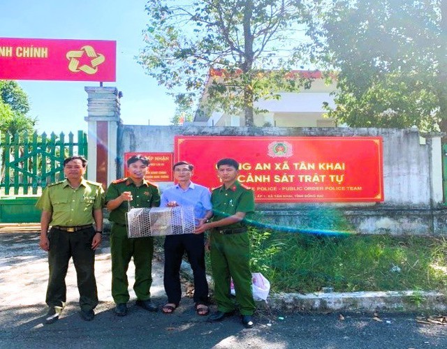 Đồng Nai: C&ocirc;ng an tuần tra, ph&aacute;t hiện động vật qu&yacute; hiếm b&ograve; tr&ecirc;n quốc lộ 13 - Ảnh 2.