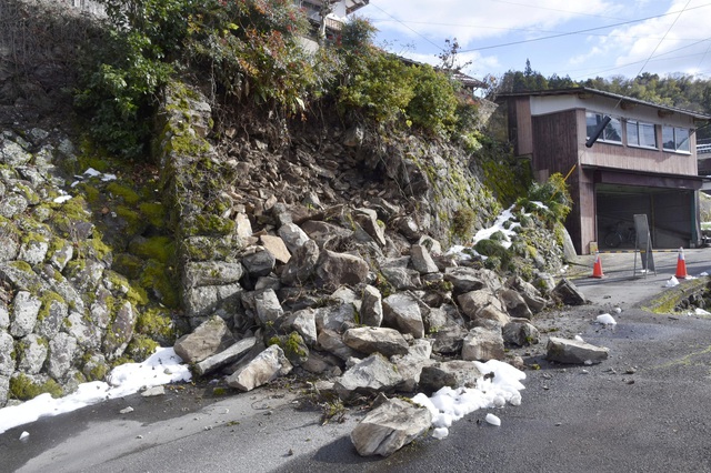 Động đất 6,2 độ Richter rung chuyển Nhật Bản, cảnh b&aacute;o nguy cơ sạt lở diện rộng - Ảnh 1.