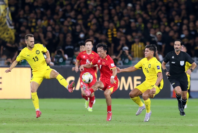 Bê bối nhập tịch lậu Malaysia bị điều tra theo tội lừa đảo, lấy lời khai 9 cá nhân Cảnh sát Malaysia nhận thêm 45 báo cáo vụ nhập tịch lậu, phải đẩy mạnh điều tra - Ảnh 1.