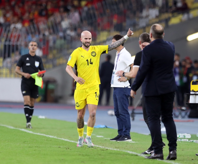 Bê bối nhập tịch lậu Malaysia bị điều tra theo tội lừa đảo, lấy lời khai 9 cá nhân Cảnh sát Malaysia nhận thêm 45 báo cáo vụ nhập tịch lậu, phải đẩy mạnh điều tra - Ảnh 2.