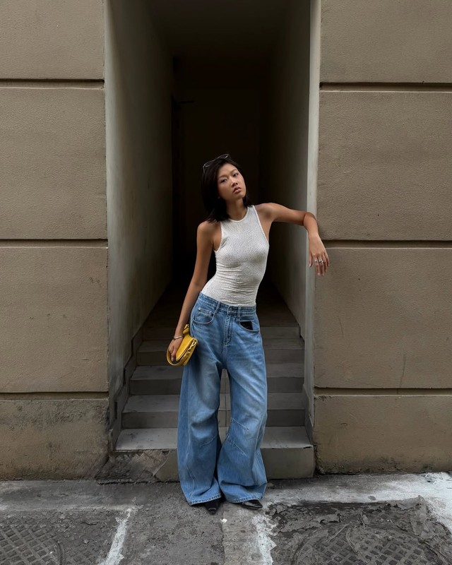 Quần jeans cạp trễ, xu hướng gợi cảm trở lại với diện mạo mới- Ảnh 8.