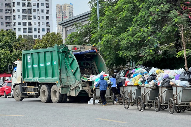 Từ 8.1, 8.000 tấn r&aacute;c/ng&agrave;y sau ph&acirc;n loại ở H&agrave; Nội được xử l&yacute; thế n&agrave;o? - Ảnh 1.