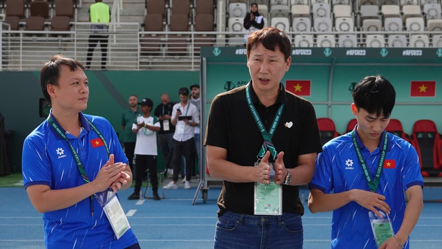 U.23 Việt Nam trở lại mặt đất khẩn, U.23 Kyrgyzstan kh&ocirc;ng c&ograve;n g&igrave; để mất đ&aacute;ng gờm... - Ảnh 3.