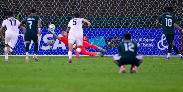 Thủ môn U.23 Kyrgyzstan hay vô cùng, U.23 Việt Nam sẽ phải… hay hơn để xé lưới - Ảnh 2. Thủ môn U.23 Kyrgyzstan hay vô cùng, U.23 Việt Nam sẽ phải… hay hơn để xé lưới - Ảnh 2.