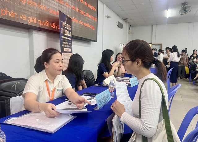 Thị trường việc l&agrave;m ở TP.HCM sau khi s&aacute;p nhập tỉnh th&agrave;nh năm qua ra sao? - Ảnh 3.