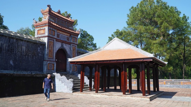 Đề nghị th&aacute;o dỡ c&ocirc;ng tr&igrave;nh "lạ" trong di t&iacute;ch lăng Từ Dũ v&agrave; lăng Thiệu Trị - Ảnh 1.