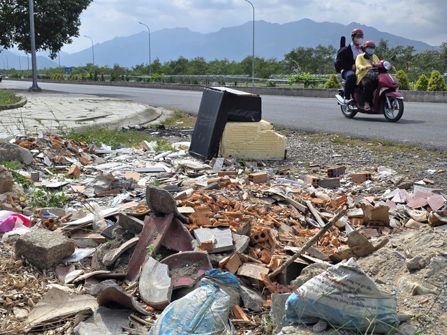Khánh hòa quản lý chất thải xây dựng trái phép để bảo vệ môi trường - Ảnh 2. Khánh hòa quản lý chất thải xây dựng trái phép để bảo vệ môi trường - Ảnh 2.