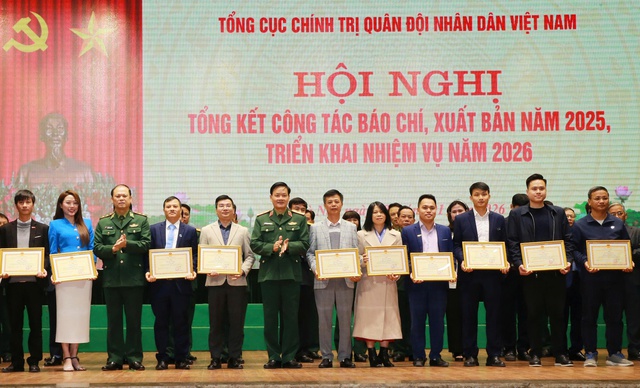 B&aacute;o ch&iacute; g&oacute;p phần x&acirc;y dựng qu&acirc;n đội 'tinh, gọn, mạnh, hiện đại'- Ảnh 2.